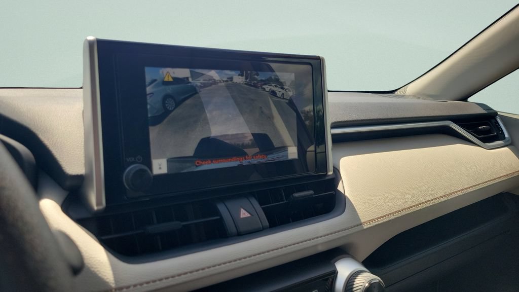 Used 2025 Toyota RAV4 XLE AWD/4WD image 18
