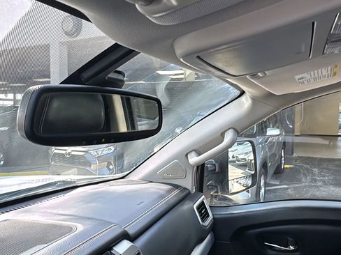 Used 2019 Nissan Titan PRO-4X w/ Pro-4x Convenience Package image 19