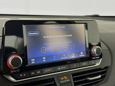 Used 2024 Nissan Altima 2.5 S FWD image 16
