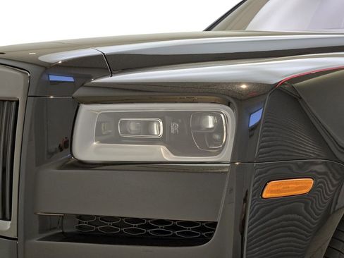 Used 2022 Rolls-Royce Cullinan Black Badge w/ Dark Exterior Package image 8