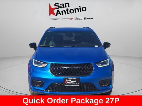 New 2026 Chrysler Pacifica Limited image 3