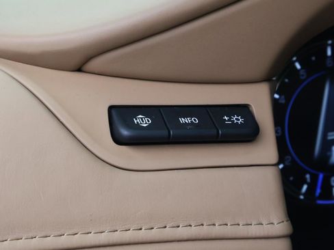 Used 2020 Cadillac Escalade Platinum image 31