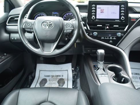 Used 2023 Toyota Camry SE FWD image 3