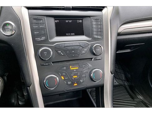 Used 2018 Ford Fusion SE image 32