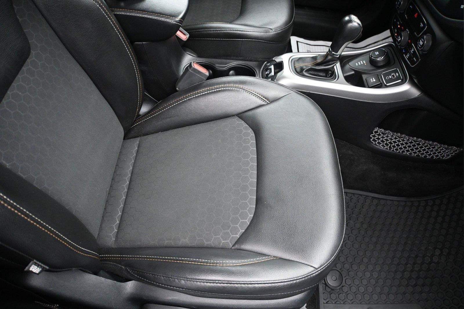 Used 2019 Jeep Compass Latitude w/ Cold Weather Group AWD/4WD image 20