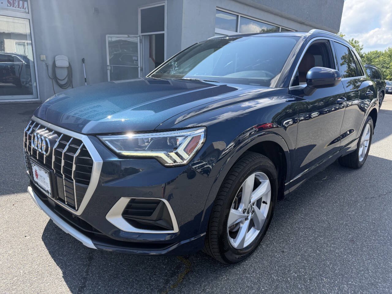 Used 2019 Audi Q3 2.0T Premium Plus w/ Premium Plus Package AWD/4WD image 3