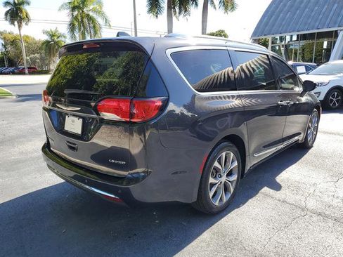 Used 2020 Chrysler Pacifica Limited w/ Tire & Wheel Group image 24