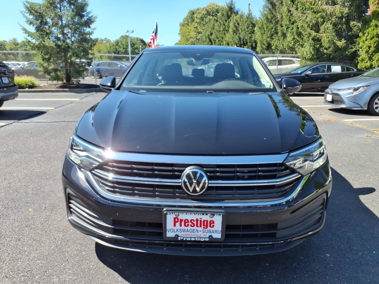 Certified 2023 Volkswagen Jetta SE w/ Panoramic Sunroof Package FWD image 6