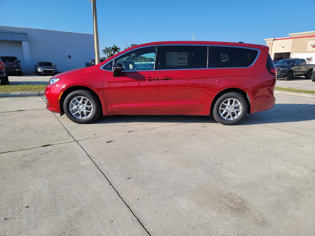 New 2026 Chrysler Pacifica Select FWD image 2