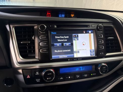 Used 2017 Toyota Highlander XLE AWD/4WD image 26