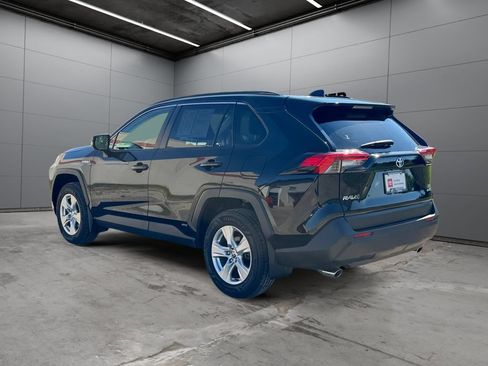 Used 2021 Toyota RAV4 XLE AWD/4WD image 3