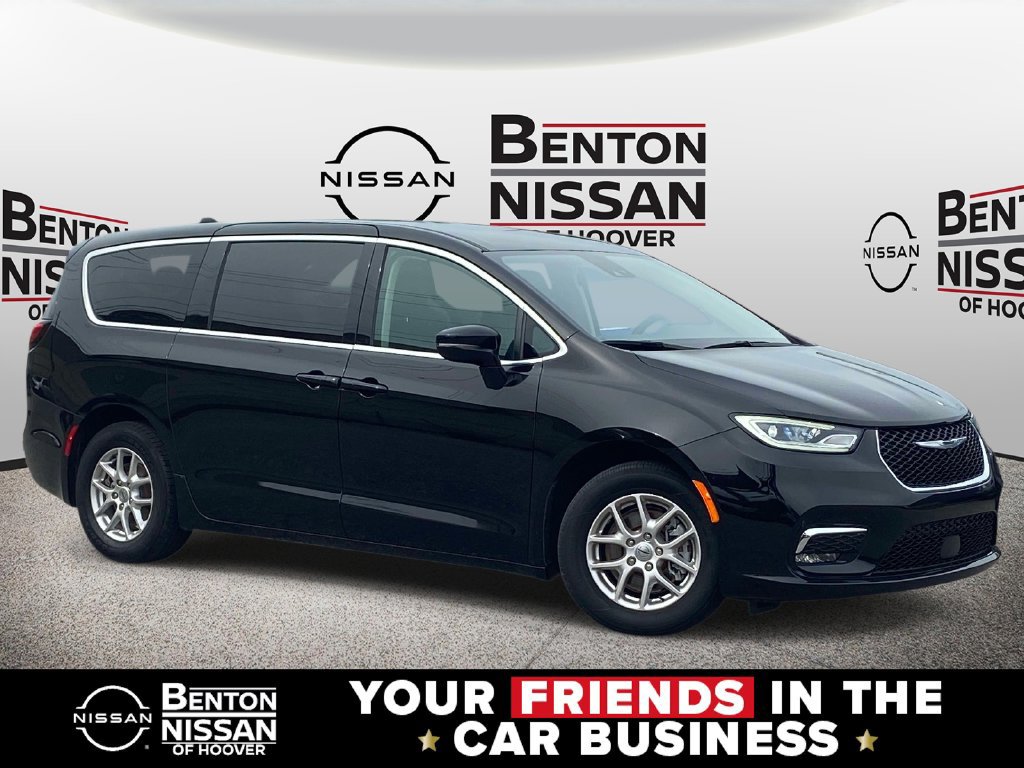 Used 2024 Chrysler Pacifica Touring-L FWD image 1