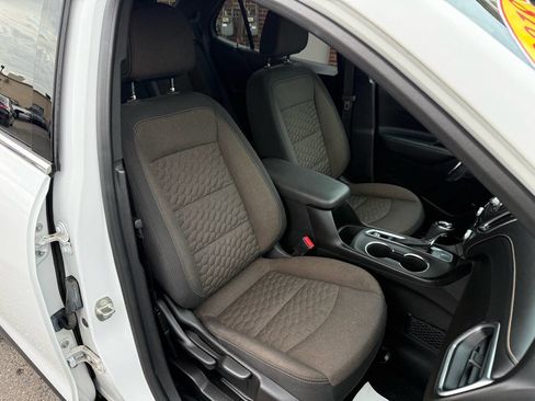 Used 2018 Chevrolet Equinox LT w/ Sun & Infotainment Package image 16