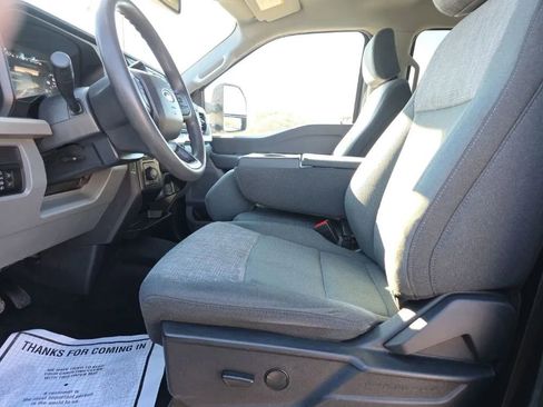 Used 2023 Ford F350 XLT AWD/4WD image 11