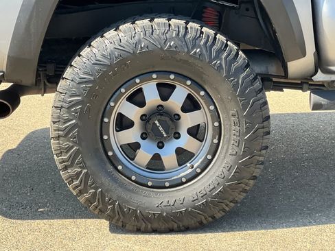 Used 2017 Toyota Tacoma TRD Off-Road AWD/4WD image 20