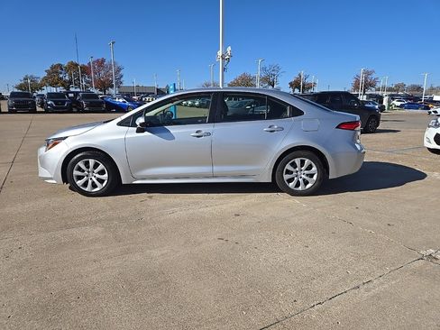 Used 2020 Toyota Corolla LE image 4