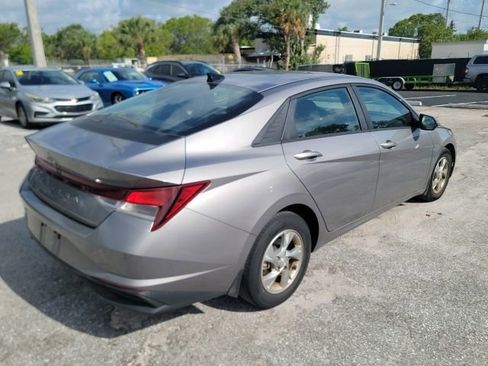 Used 2023 Hyundai Elantra SE FWD image 4