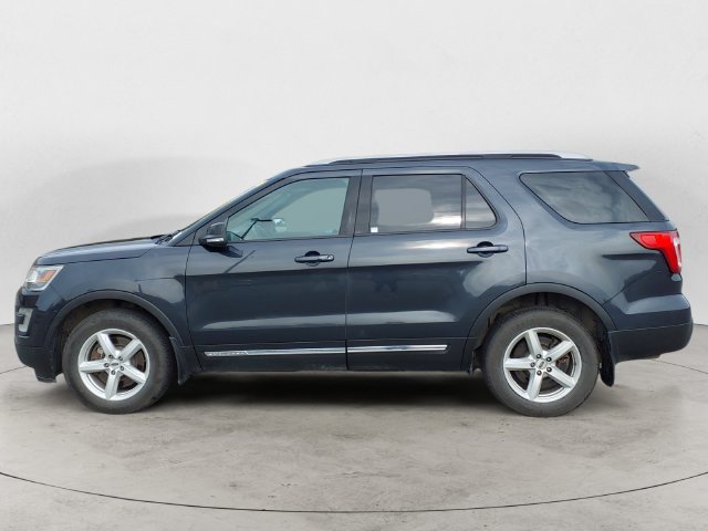 Used 2017 Ford Explorer XLT w/ Equipment Group 202A AWD/4WD image 8
