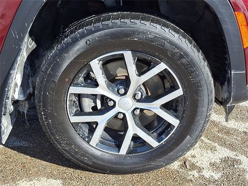 Used 2023 Jeep Grand Cherokee L Limited image 8