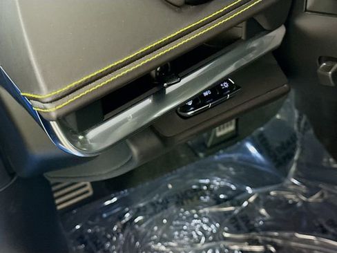 Used 2024 Chevrolet Corvette Stingray Premium Cpe w/ Z51 Performance Package image 12