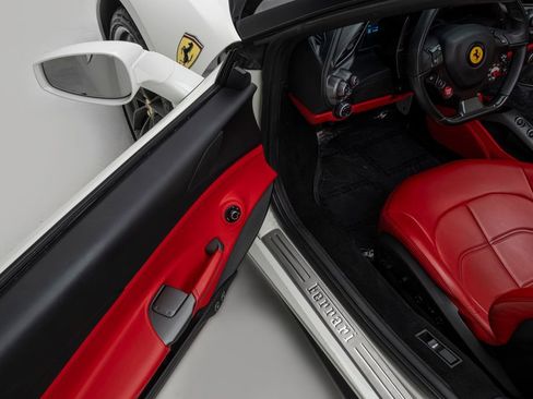 Used 2018 Ferrari 488 Spider Base image 18