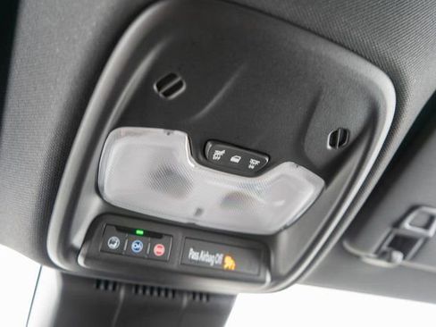 Used 2025 GMC Canyon Elevation image 32