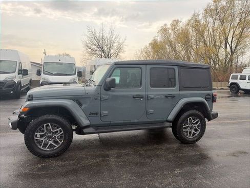 New 2026 Jeep Wrangler Unlimited Sahara AWD/4WD image 2