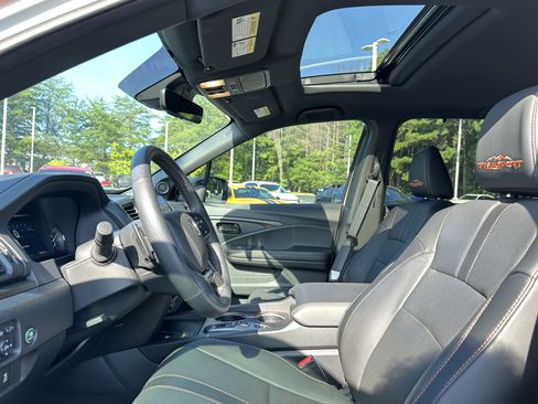 Used 2025 Honda Passport TrailSport image 7