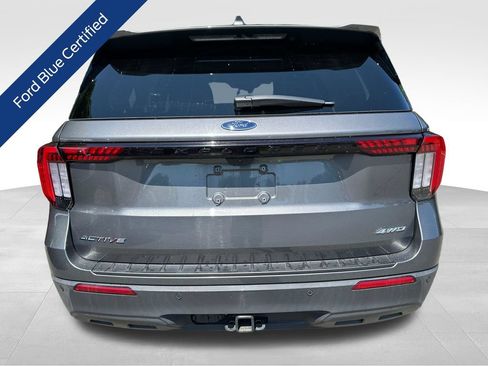 Used 2025 Ford Explorer Active AWD/4WD image 2