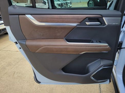 New 2026 GMC Acadia Denali Ultimate w/ LPO, Floor Liner Package image 32