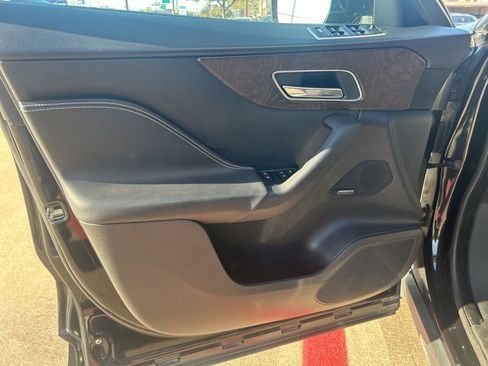 Used 2017 Jaguar F-PACE S image 19