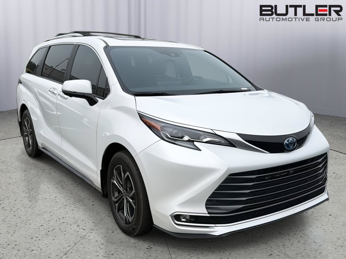 Used 2025 Toyota Sienna Platinum AWD/4WD image 4