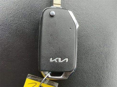 Used 2022 Kia Sorento LX image 25