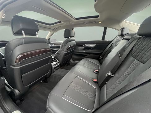 Used 2022 BMW 750i xDrive w/ Executive Package image 30