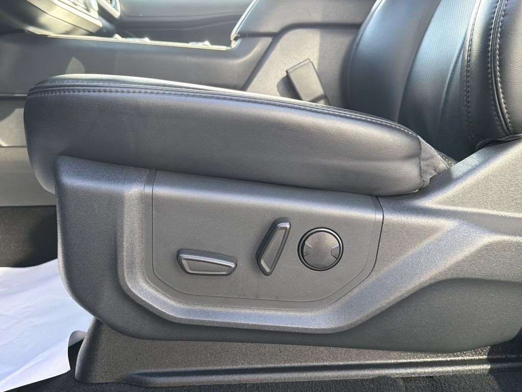 Used 2024 Ford Expedition XLT AWD/4WD image 24
