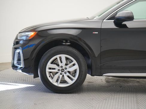 Used 2023 Audi Q5 2.0T Premium w/ Convenience Package image 2