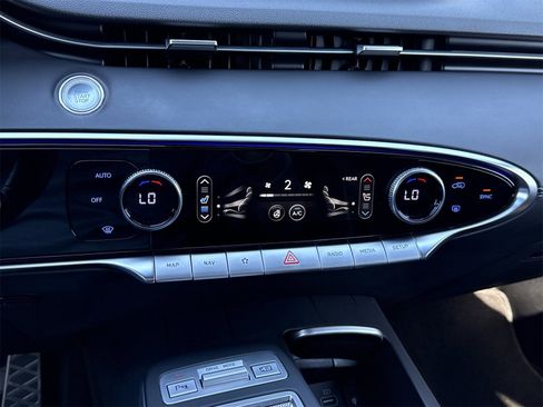 Used 2023 Genesis GV70 3.5T Sport w/ Winter Weather Package image 27