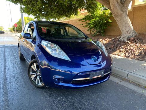 Used 2016 Nissan Leaf SV FWD image 2