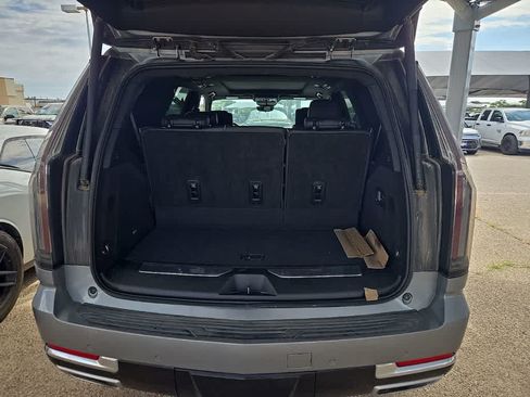 Used 2025 Cadillac Escalade Premium Luxury AWD/4WD image 9