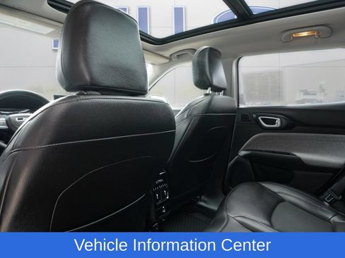 Used 2022 Jeep Compass Latitude w/ Sun and Sound Group AWD/4WD image 16