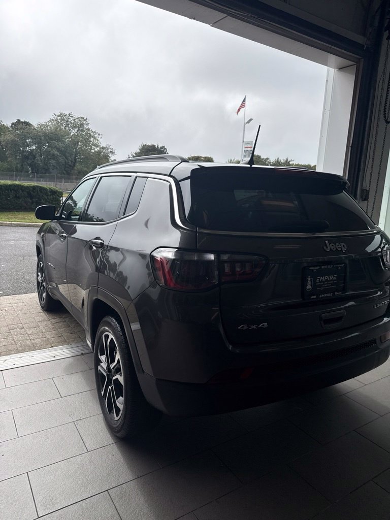Used 2024 Jeep Compass Limited AWD/4WD image 5
