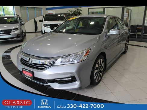 Used 2017 Honda Accord Touring image 1