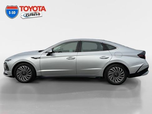 Used 2025 Hyundai Sonata SEL FWD image 2