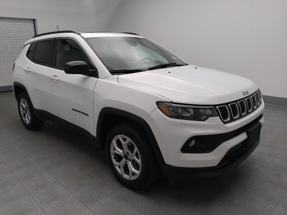 Used 2025 Jeep Compass Latitude w/ Sun & Sound Group AWD/4WD image 13