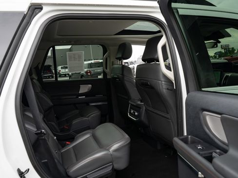 Used 2025 Ford Expedition Active AWD/4WD image 22