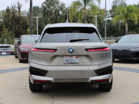 Used 2025 BMW iX xDrive50 w/ Premium Package AWD/4WD image 5