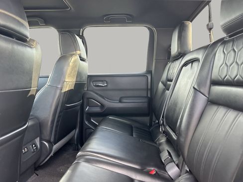 Used 2022 Nissan Frontier PRO-4X w/ Pro-4X Premium Package image 17