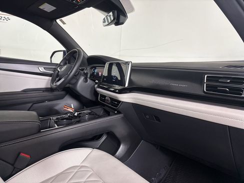 Used 2025 Volkswagen Atlas Cross Sport SEL Premium R-Line image 28