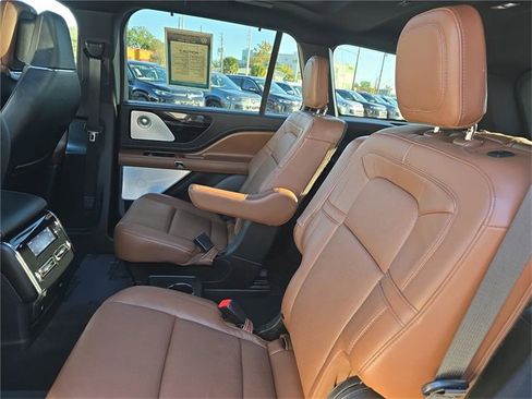 Used 2023 Lincoln Aviator Reserve w/ Equipment Group 201A image 11