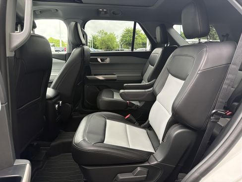 Used 2023 Ford Explorer XLT w/ Equipment Group 202A AWD/4WD image 32